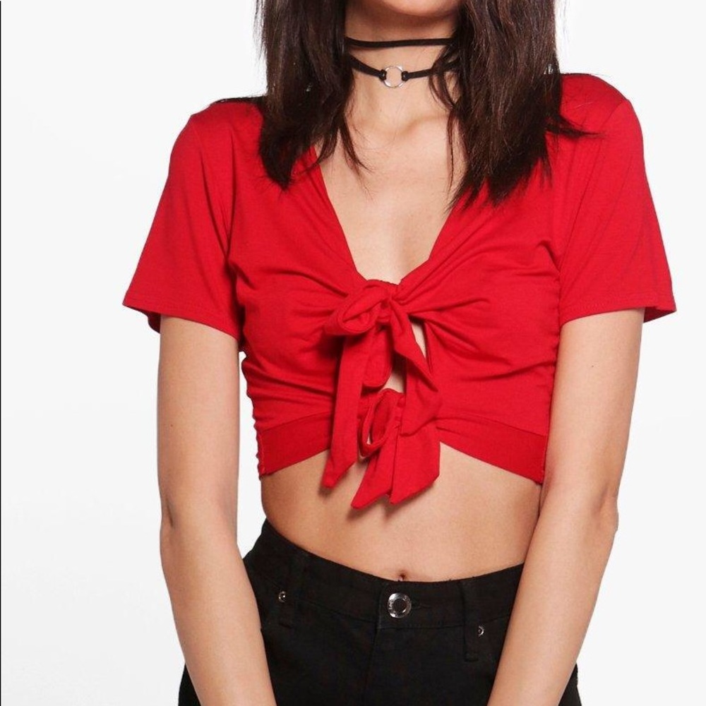 red boohoo tied crop top